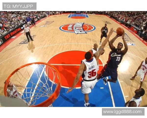 2007年NBA东部决赛骑士与活塞激战回顾与精彩瞬间分析