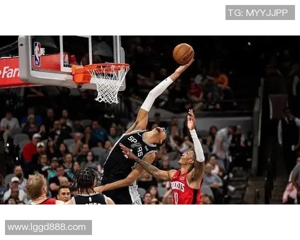 2018季前赛马刺与火箭激战回顾精彩瞬间与球员表现分析